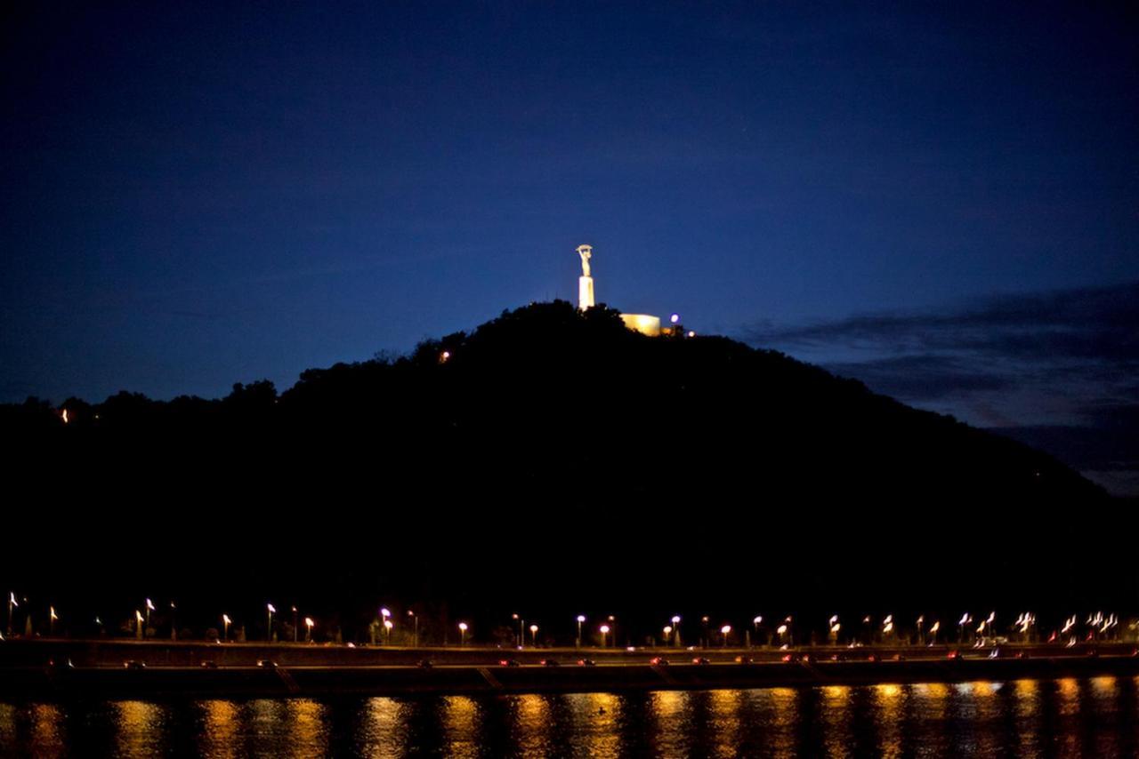 Pelicanstay At Riverside Danube بودابست المظهر الخارجي الصورة